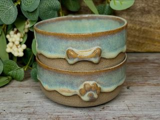 Darujte pod 🎄 vašim mazlíčkům tyto krásné sady mističek 🐶🐱🎁 Sady mističek pro kočičky a malé pejsky 🐱🐶 #ceramics #ceramic...